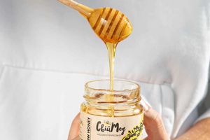Як розтопити мед, щоб він залишився корисним фото