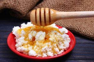 Сир з медом: рецепт корисних смаколиків фото